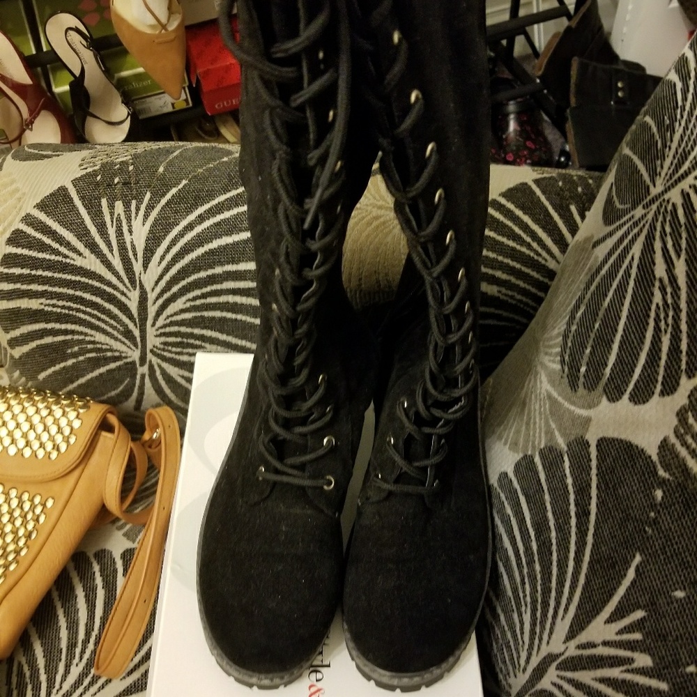 Lace up boot with side zipper